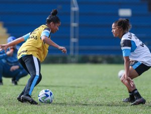 Gurias Gremistas encerram preparação para encarar São Paulo