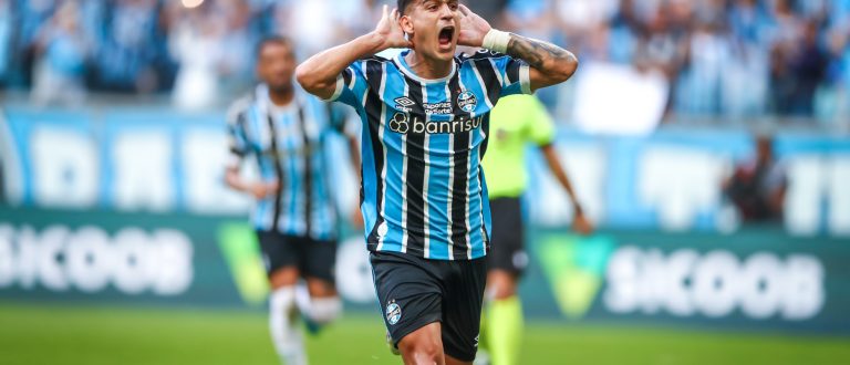 Grêmio goleia Coritiba e assume vice-liderança do Brasileiro