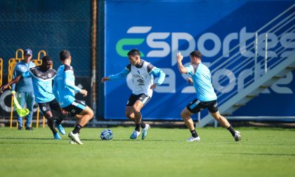 Grêmio trabalha com intensidade nas finalizações no treino desta sexta-feira