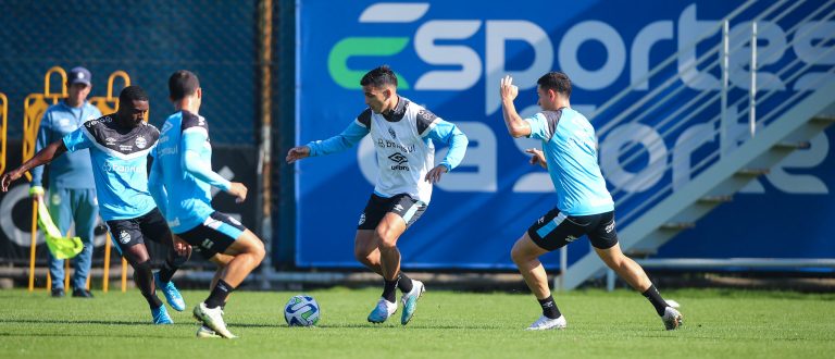 Grêmio trabalha com intensidade nas finalizações no treino desta sexta-feira