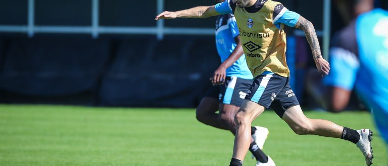 Grêmio trabalha em treino fechado com foco no jogo de domingo