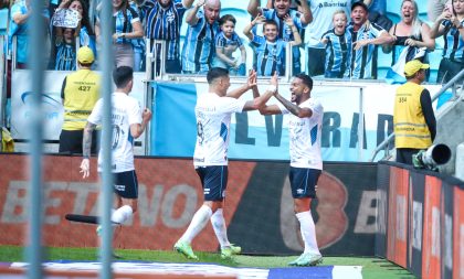 Grêmio vence São Paulo e entra no G4 do Brasileirão