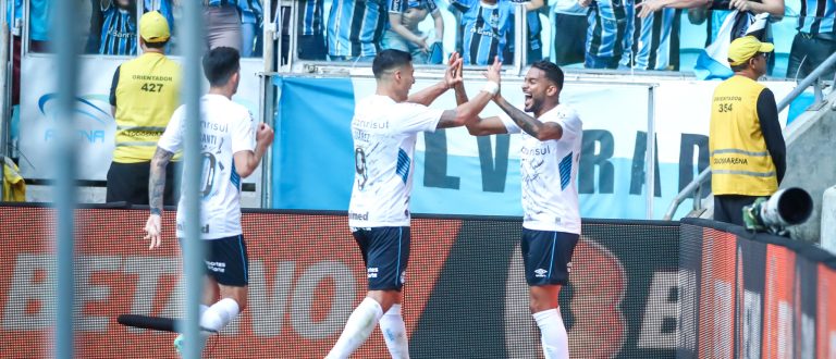 Grêmio vence São Paulo e entra no G4 do Brasileirão