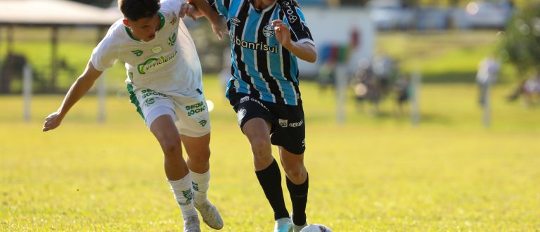 Sub-17 do Grêmio sai em desvantagem na disputa das semifinais no Estadual