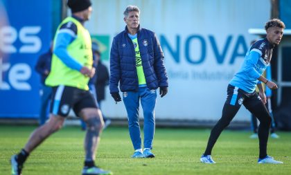 Técnico Renato Portaluppi comanda último treino aberto da semana