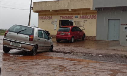 Buracos abertos com chuvas desafiam cachoeirenses