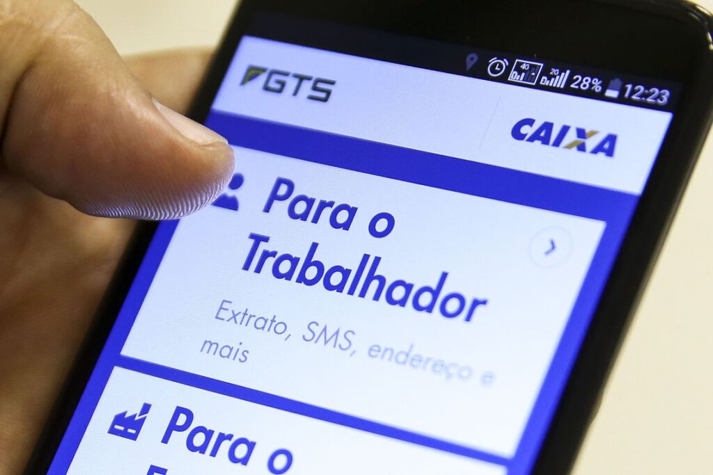 Distribuição do lucro do FGTS: trabalhador pode consultar valor depositado no aplicativo FGTS / Foto: EBC