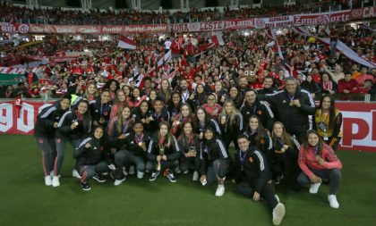 Gurias Sub-20 dão a volta olímpica no Beira-Rio