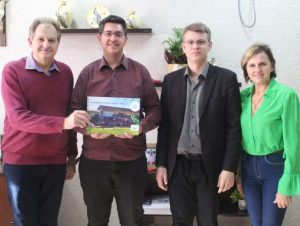 Cerro Branco renova parceria com Escola Família Agrícola