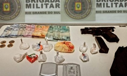 Vídeo: Polícia de Choque prende trio por tráfico em Rio Pardo