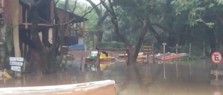 Rio Jacuí sobe e alaga regiões ribeirinhas