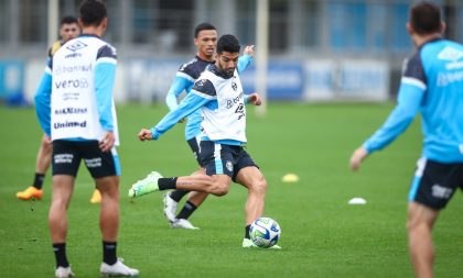 Com foco no Botafogo, Grêmio realiza treino tático no CT Luiz Carvalho