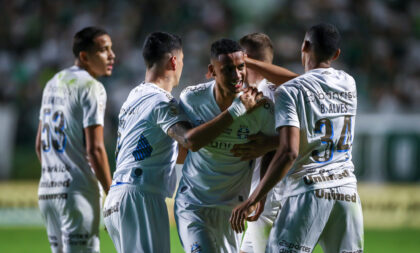 UFA! Com gol no fim, Grêmio evita derrota fora de casa