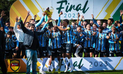 Grêmio derrota o Internacional e ergue o troféu de Campeão Gaúcho Sub-17