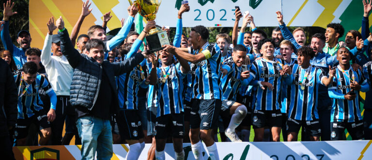 Grêmio derrota o Internacional e ergue o troféu de Campeão Gaúcho Sub-17