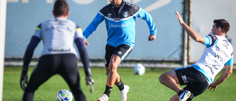 Grêmio faz último treino antes de enfrentar o Atlético Mineiro