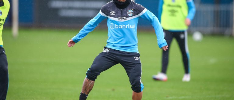 Grêmio retoma trabalhos após confirmar vaga na semifinal da Copa do Brasil