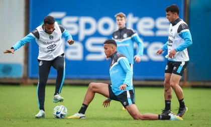 Grêmio treina e embarca para sequência de jogos em Salvador