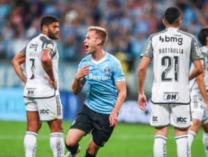 Grêmio vence Atlético-MG e recupera vice-liderança do Brasileirão