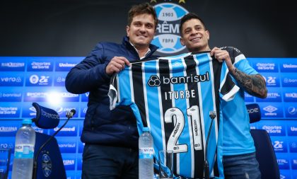 Iturbe é apresentado oficialmente como novo camisa 21 do Grêmio