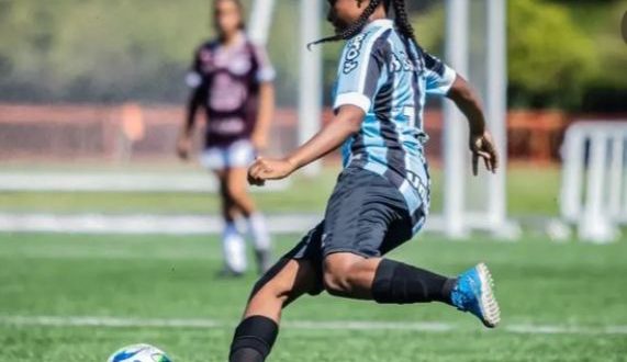 Lateral-direita Dafine Amaro é convocada para Seleção Feminina Sub-15