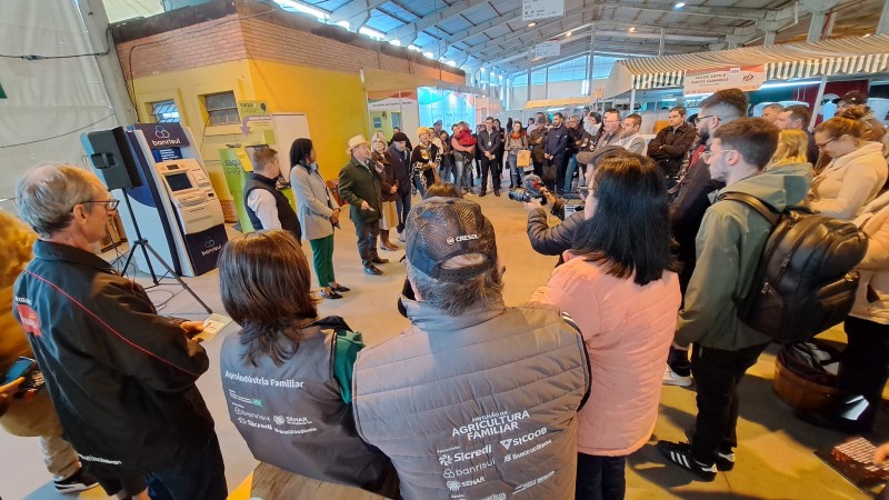 Ato de boas-vindas reuniu produtores na praça de alimentação do Pavilhão, antes da abertura dos portões da Expointer / Crédito: Fernando Dias/Seapi