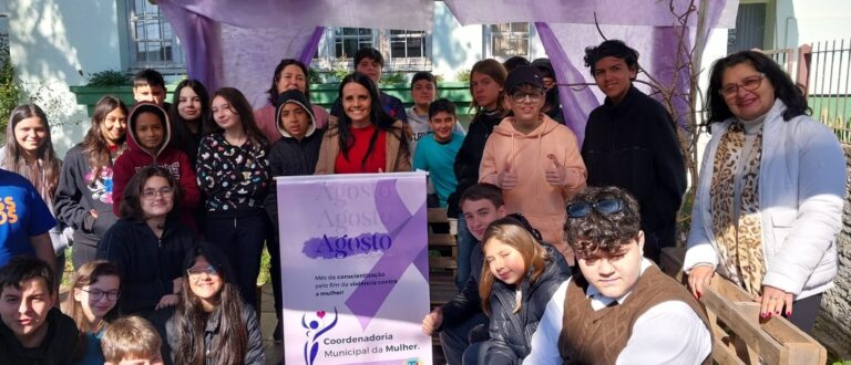 Coordenadoria da Mulher leva ações do Agosto Lilás para a escola Cândida