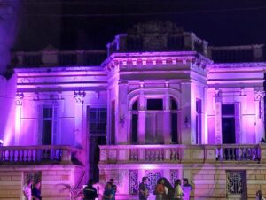 Agosto Lilás: Casa de Cultura promove show de luzes para a abertura de campanha