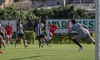 Vitória de virada e vice-liderança isolada no Brasileirão Sub-17