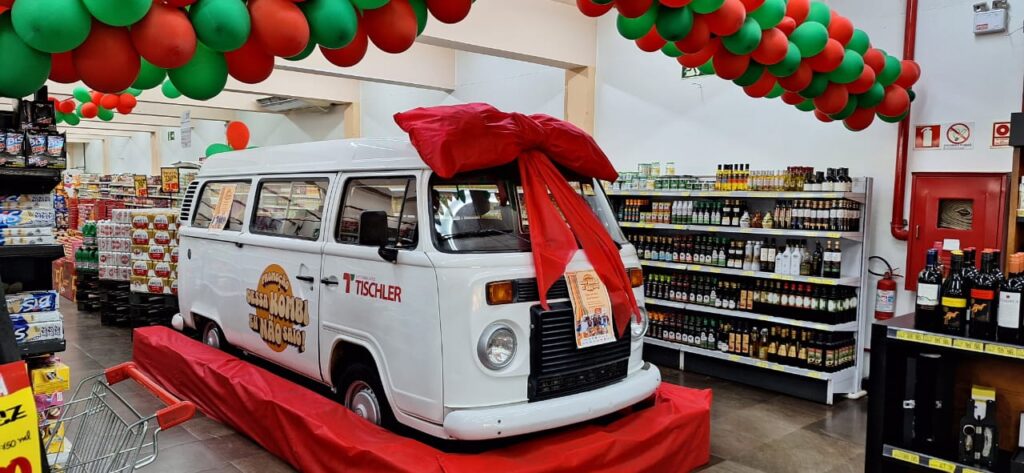 Kombi da promoção Dessa Kombi Eu Não Saio, prova de resistência promovida pela Companhia Tischler de Supermercados / Foto: Milos Silveira/OC