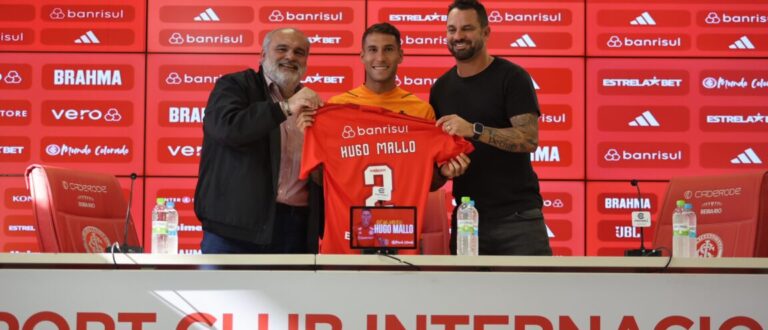 Espanhol Hugo Mallo é apresentado pelo Inter