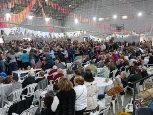 Baile da Terceira Idade reúne cerca de 1 mil em Cerro Branco