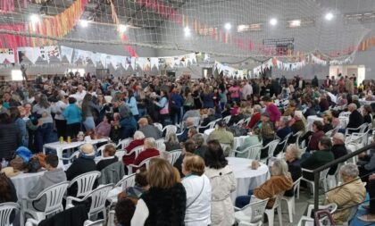 Baile da Terceira Idade reúne cerca de 1 mil em Cerro Branco