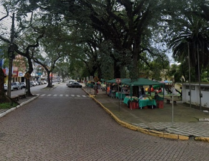 "Em especial nos que vendem lanches, que ficam na Praça José Bonifácio" / Crédito: OC/Reprodução