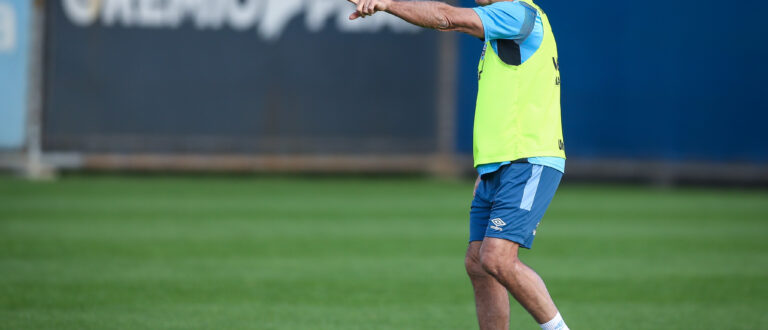 Grêmio tem manhã de treino com portões fechados e coletiva de Renato Portaluppi