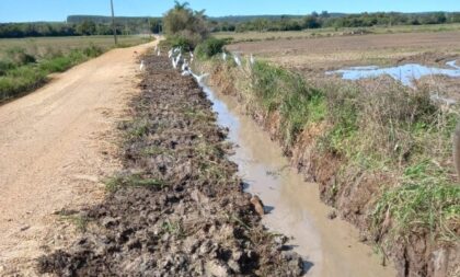 Secretaria do Interior está alargando a Estrada da Tafona no trecho da várzea