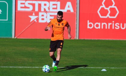 Equipe treina no CT após voltar da Argentina