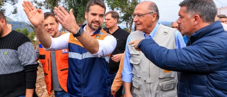 Governador vistoria municípios atingidos pelo ciclone e se reúne com presidente da República em exercício