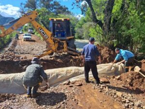 Mutirão da Secretaria de Obras recupera estragos após enxurrada em Cerro Branco