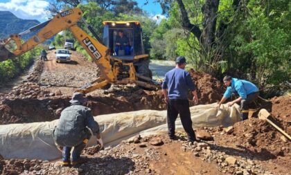 Mutirão da Secretaria de Obras recupera estragos após enxurrada em Cerro Branco