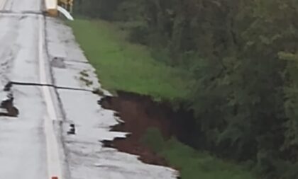 BR-153 desmorona e é parcialmente interditada perto da Ponte do Fandango