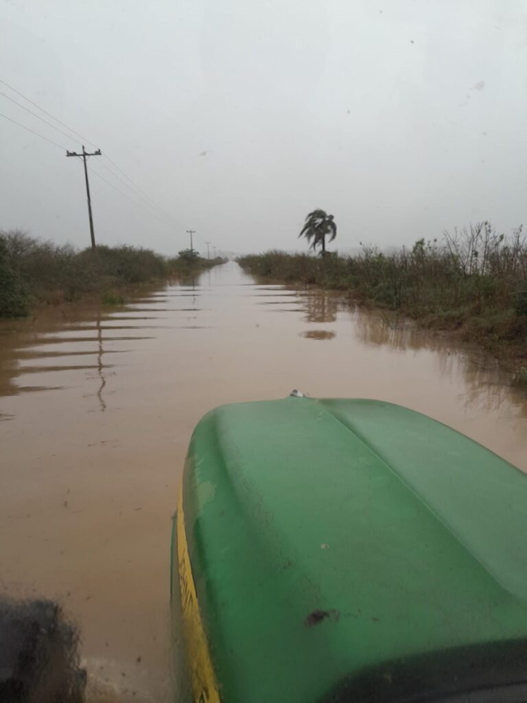 Região do Balneário Irapuá está tomada pelas águas e acesso só é possível de barco ou veículos maiores, como máquinas agrícolas / Fotos: Divulgação