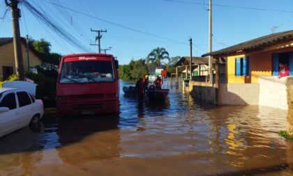 Defesa Civil atende moradores que negaram deixar casas no Passo do Seringa