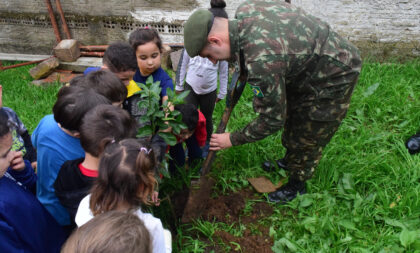 3º Batalhão celebra Dia da Árvore em escola municipal