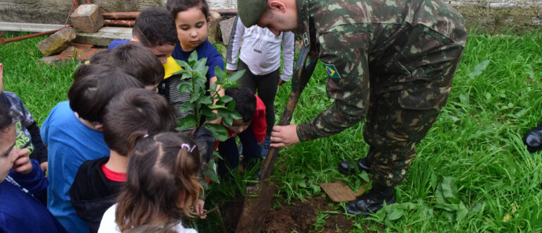 3º Batalhão celebra Dia da Árvore em escola municipal
