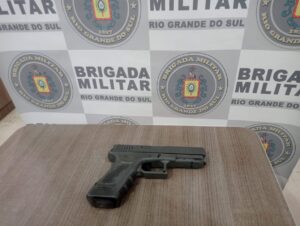 BM prende homem por porte de arma falsa