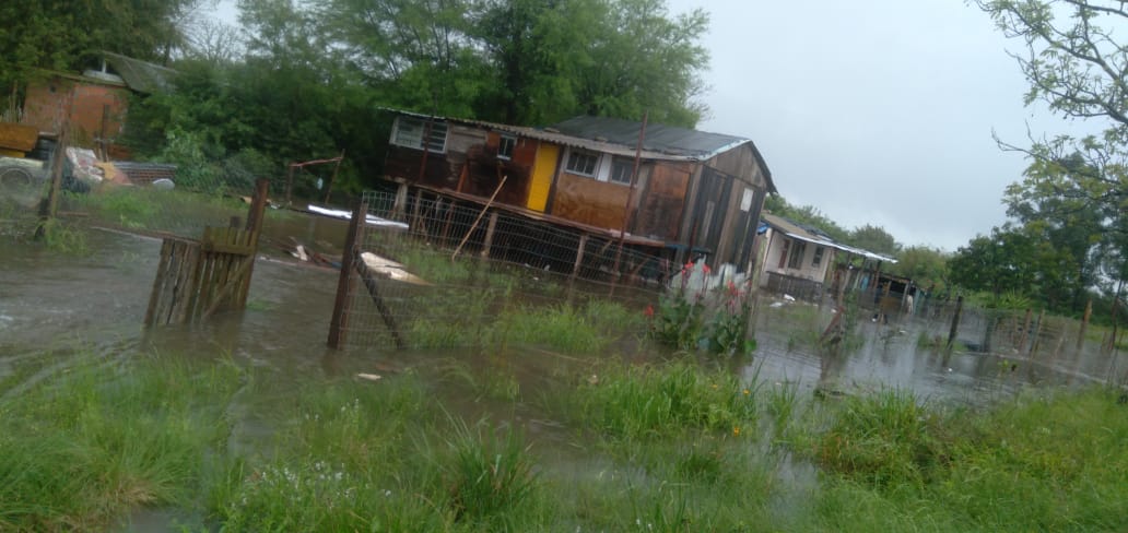 Água invade casas no Piquiri / Crédito: OC/Reprodução