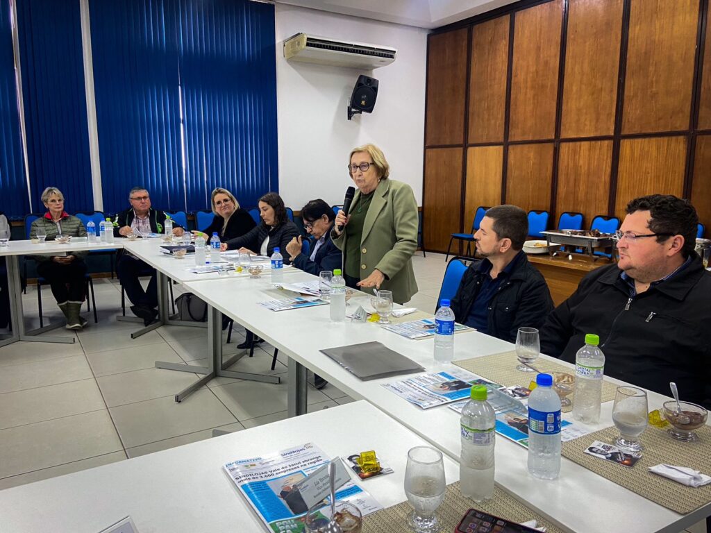 Zilá participou de reunião-almoço promovida pelo Sindilojas / Crédito: Tanara Oliveira (SOP)