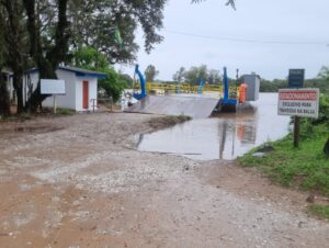 Cheia do Jacuí sobe mais e interrompe área do São Lourenço