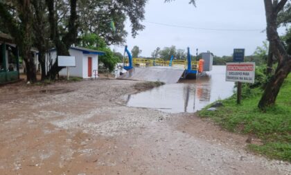 Cheia do Jacuí sobe mais e interrompe área do São Lourenço